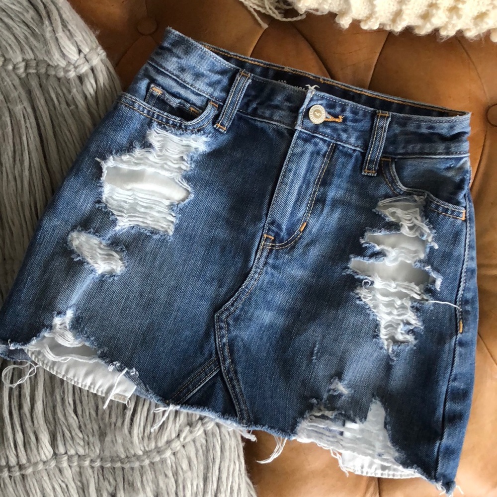 Hollister high rise distressed jean skirt size 00